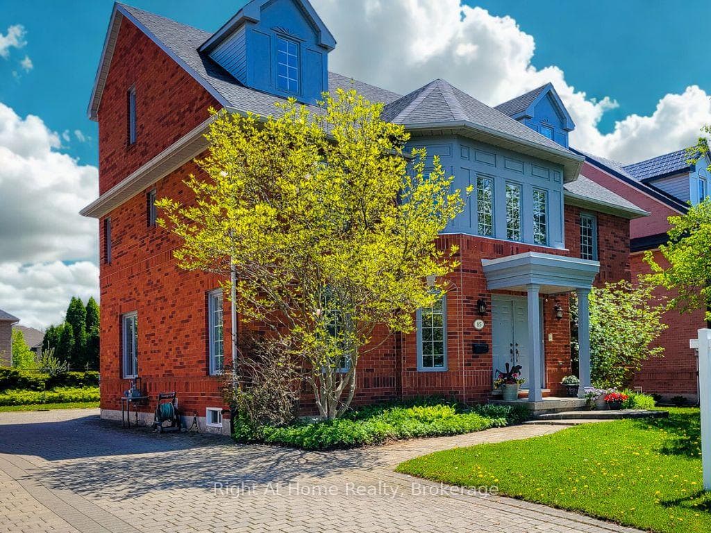 85 Meadowlands Boulevard, Hamilton