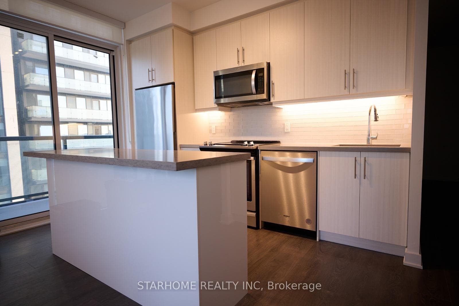 85 Oneida Crescent Unit 1614, Richmond Hill