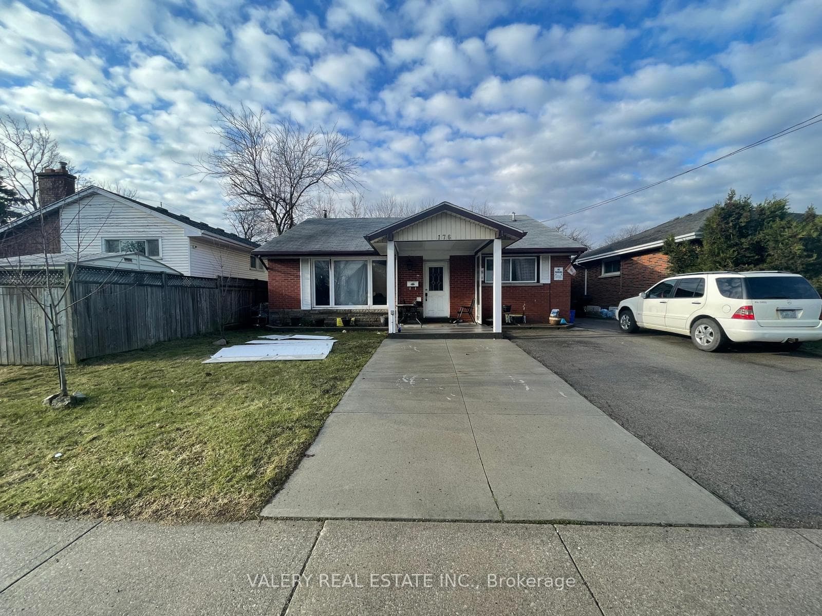 176 Fennell Avenue Unit 2, Hamilton, ON L9A 1S3 - Photo 1