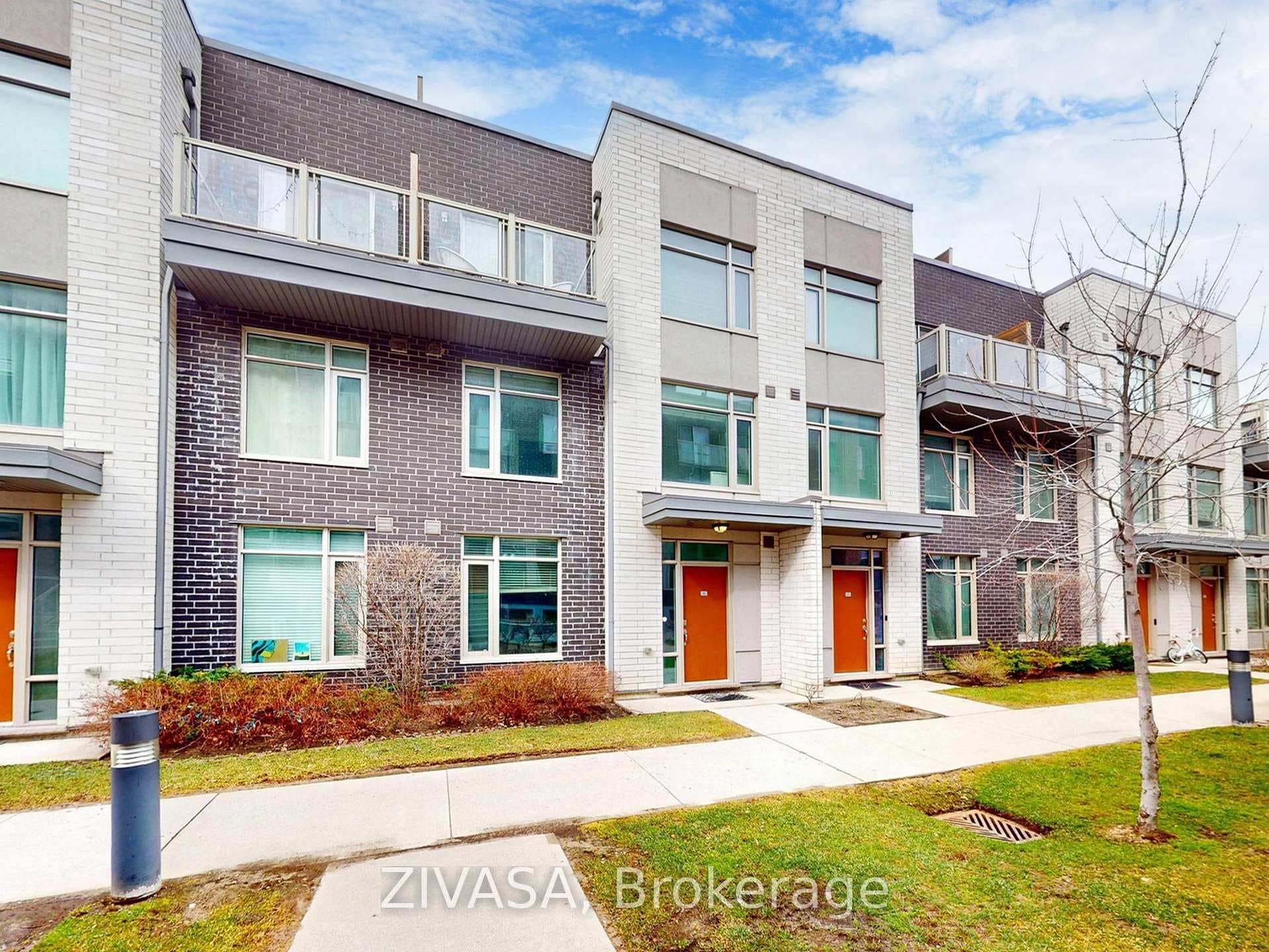 15 Applewood Lane Unit 92, Toronto W08