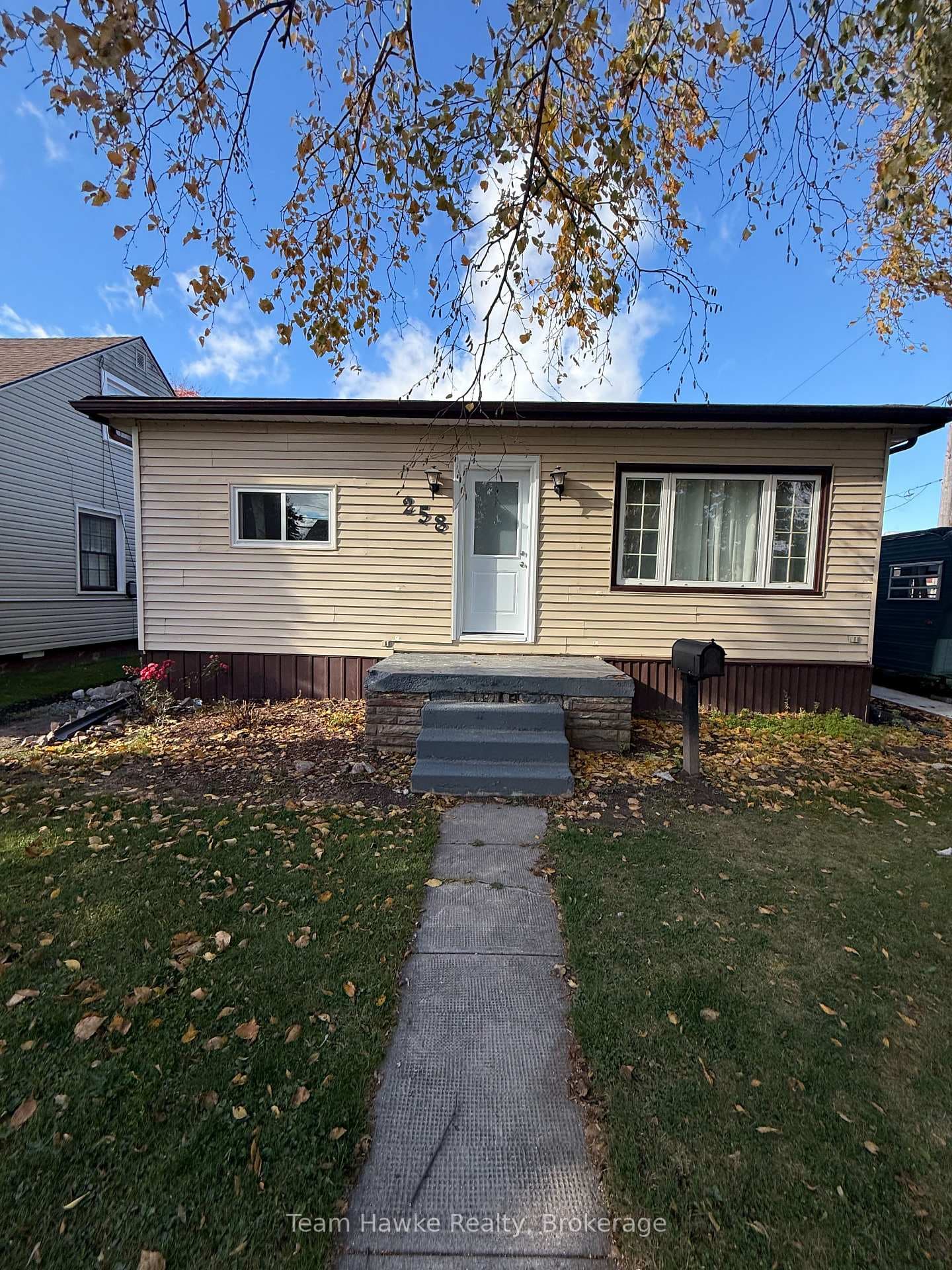 258 Elizabeth Street, Midland, ON L4R 1Y6 - Photo 1