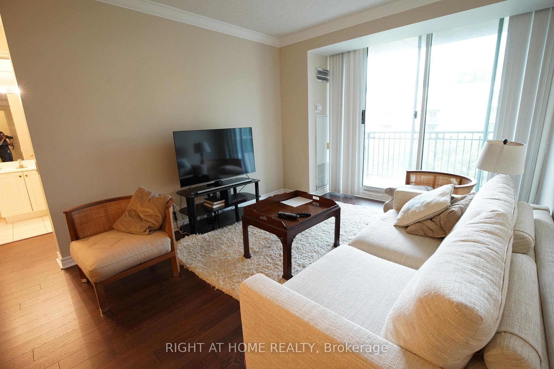18 William Carson Crescent Unit 716, Bridle Path / York Mills / Hoggs Hollow, ON M2P 2G6 - Photo 1
