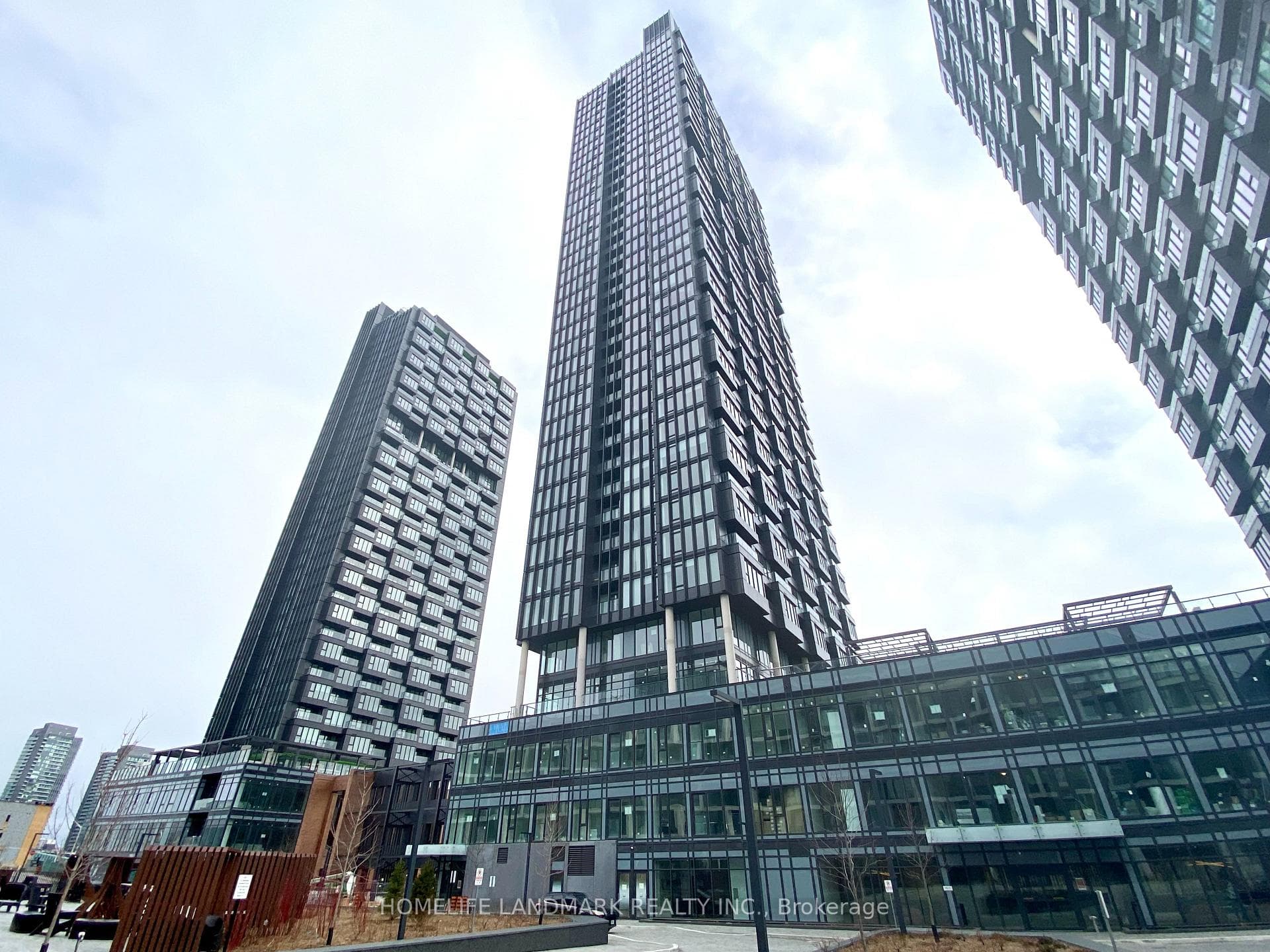 1 Quarrington Lane Unit 3001, Don Mills / Parkwoods / Victoria Village, ON M3C 0S4 - Photo 1