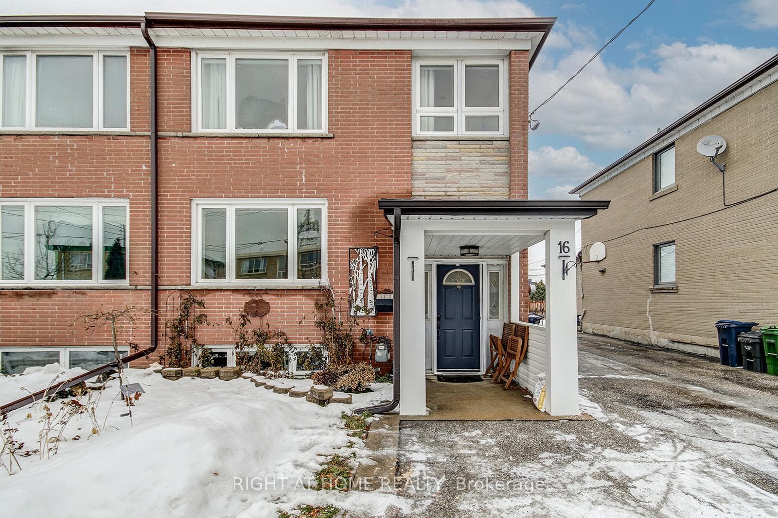 16 Allenby Avenue Unit Upper, Etobicoke (West Mall / Rexdale), ON M9W 1S4 - Photo 1
