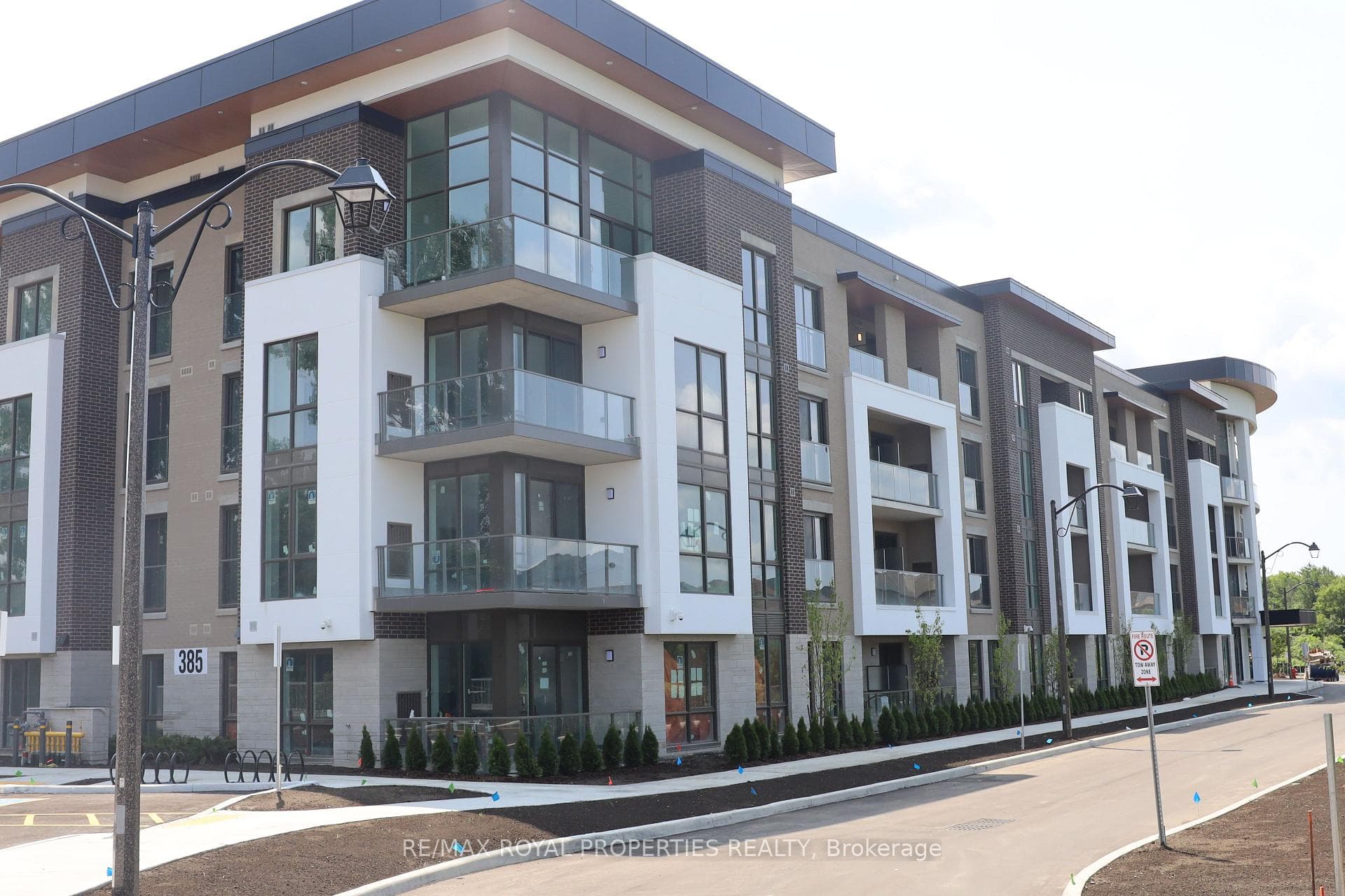 385 Arctic Red Drive Unit 204, Oshawa