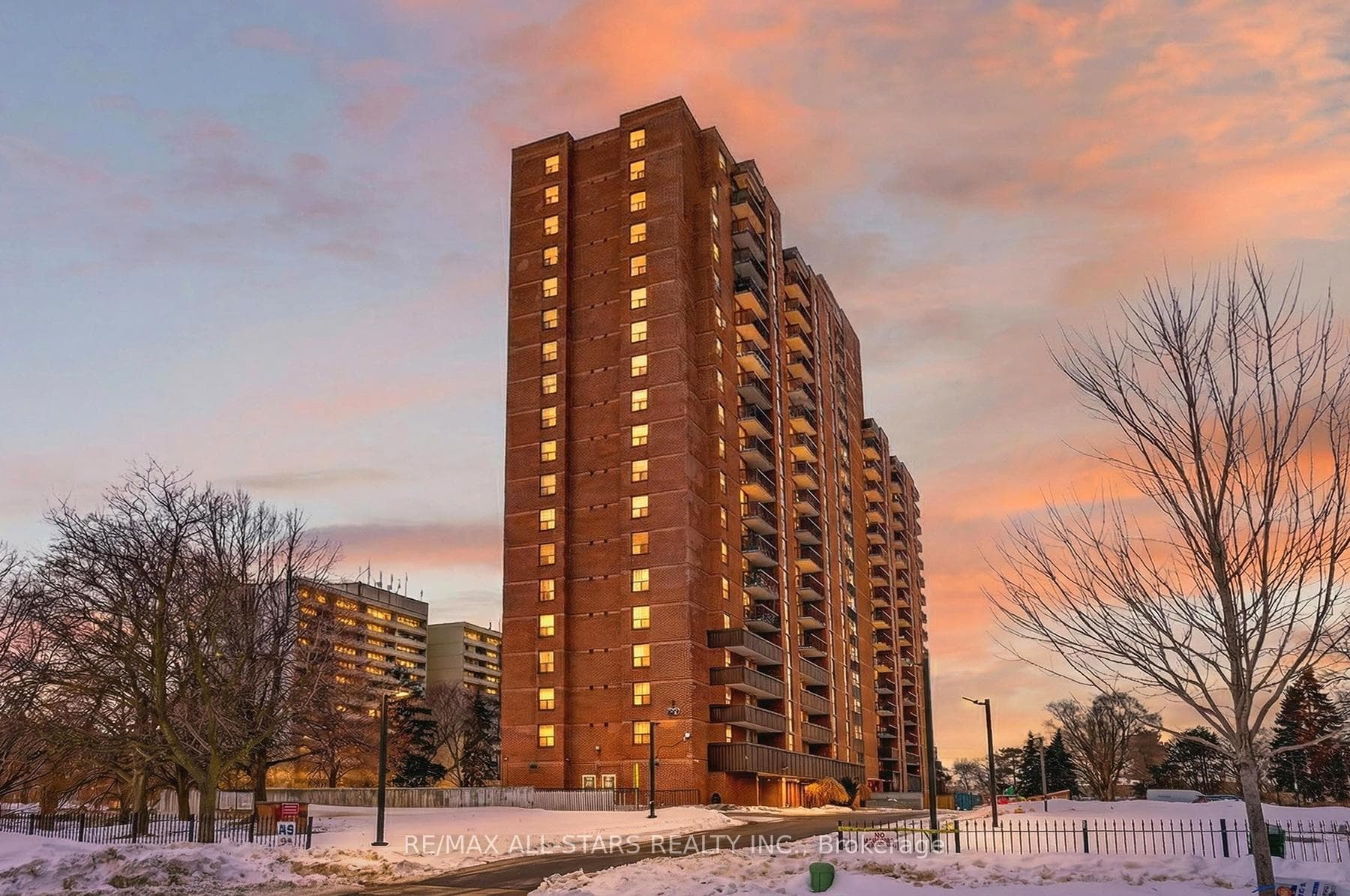 90 Ling Road Unit 501, Rouge / Port Union / Malvern, ON M1E 4Y3 - Photo 1
