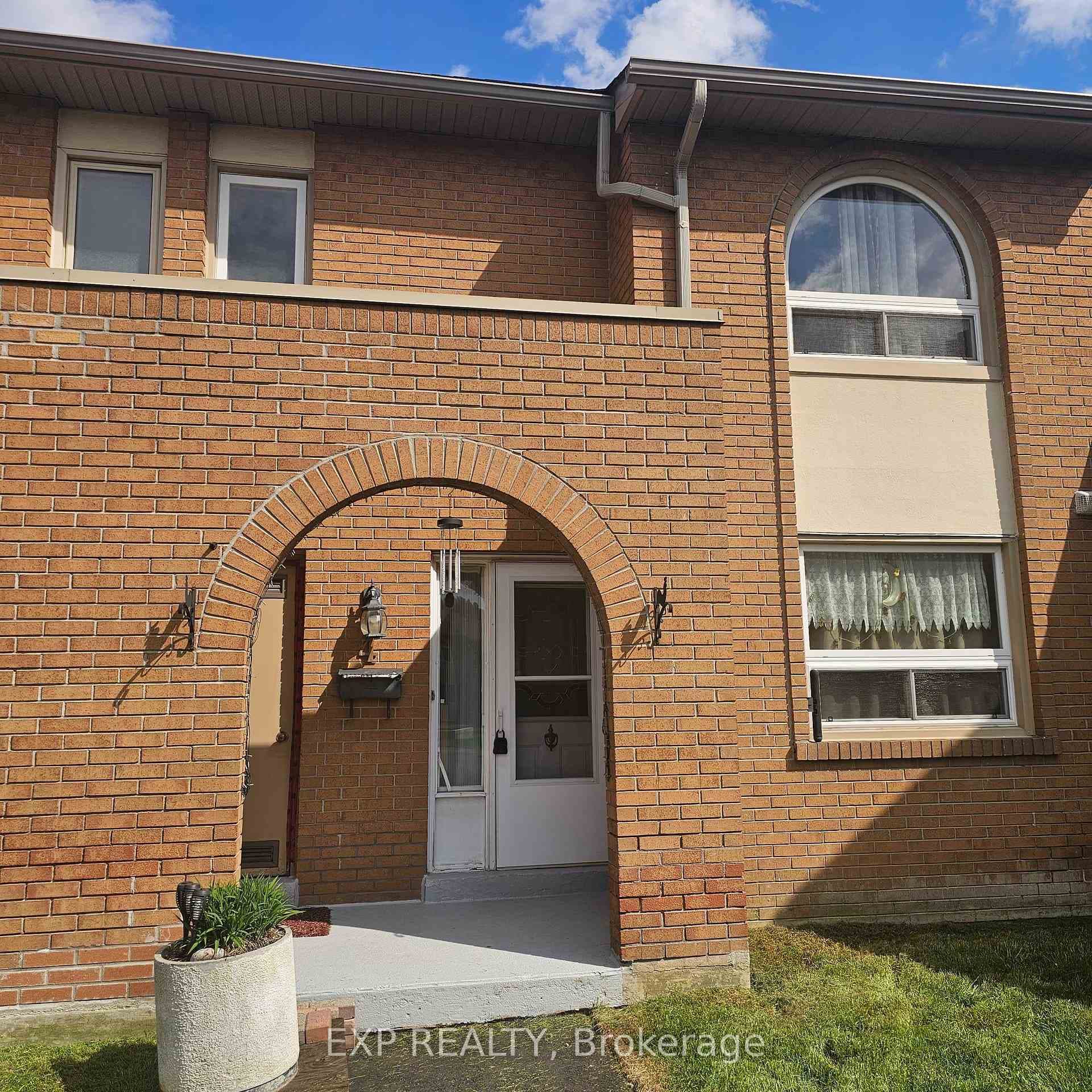 1180 Mississauga Valley Boulevard Unit 4, Mississauga, ON L5A 3M9 - Photo 1