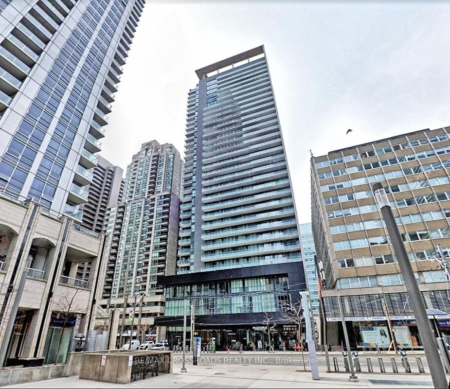 770 Bay Street Unit 1602, Downtown Toronto / Waterfront, ON M5G 1N6 - Photo 1