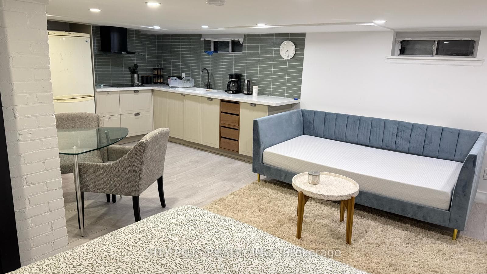 Living & Kitchen