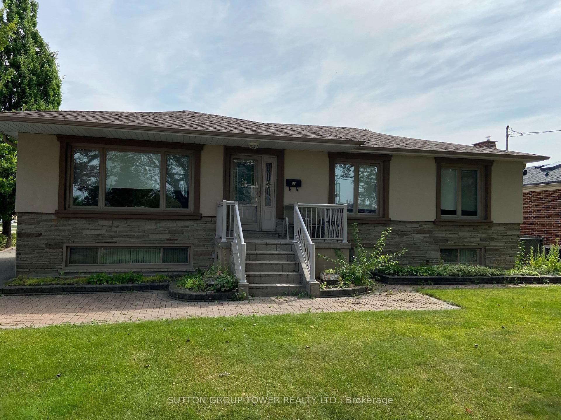 97 Maniza Road, Toronto W05