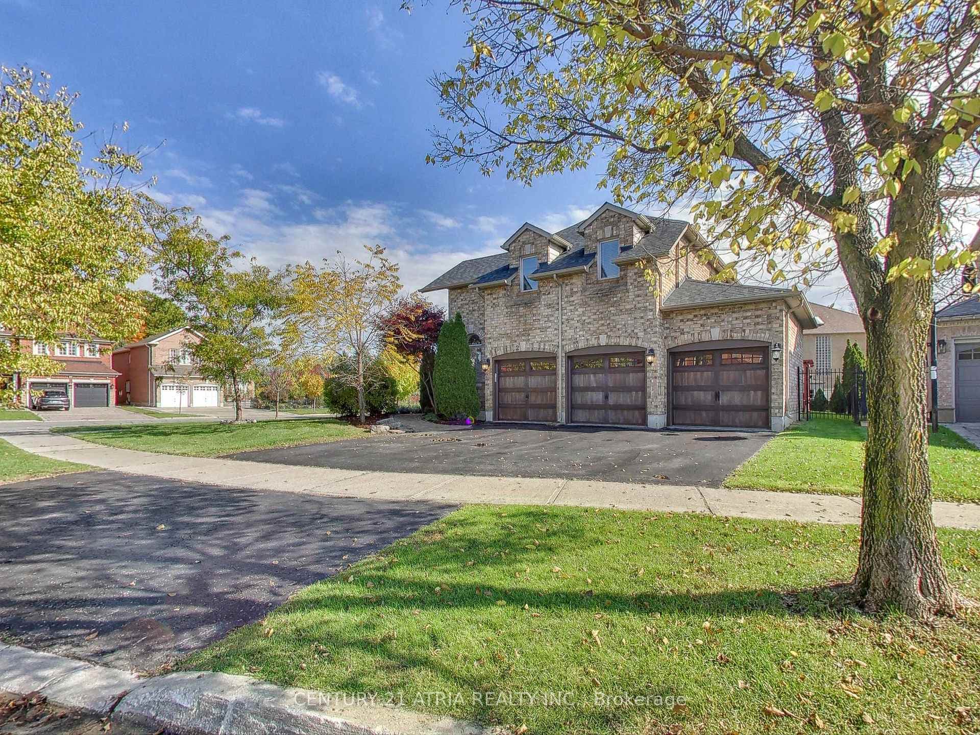 2 Whalen Court, Richmond Hill, ON L4C 9T5 - Photo 1