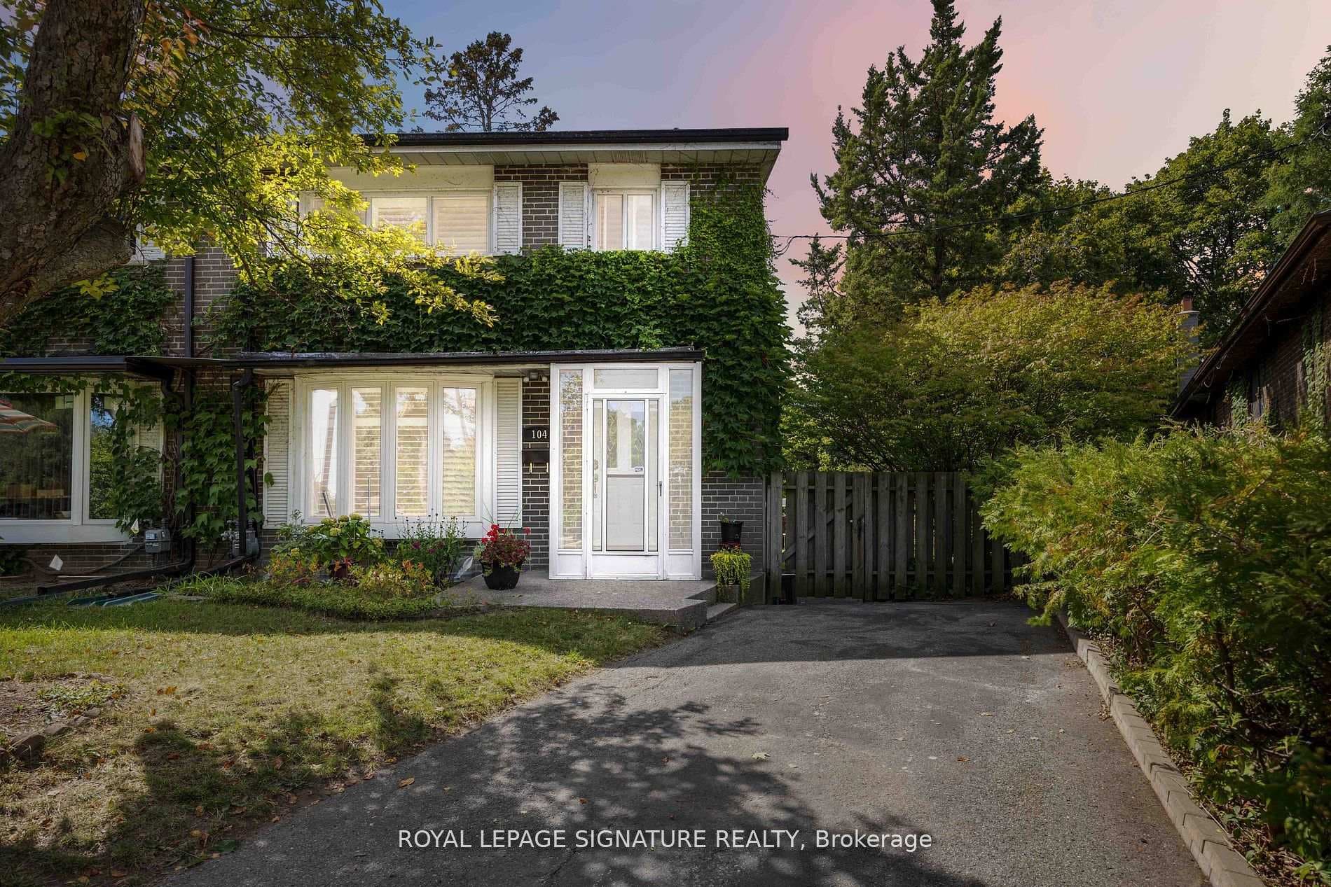 104 Billington Crescent, Don Mills / Parkwoods / Victoria Village, ON M3A 2G6 - Photo 1