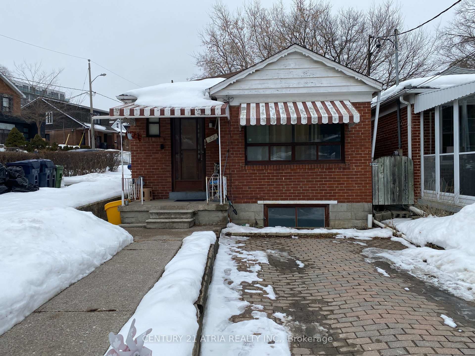 32 Hillary Avenue, Keelesdale / Eglinton West, ON M6N 2B8 - Photo 1
