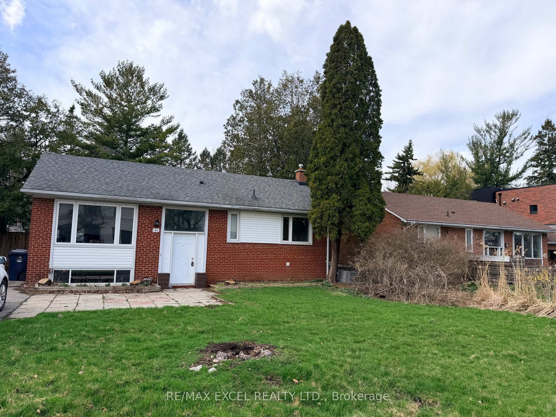 43 Hemford Crescent, Don Mills / Parkwoods / Victoria Village, ON M3B 2S4 - Photo 1