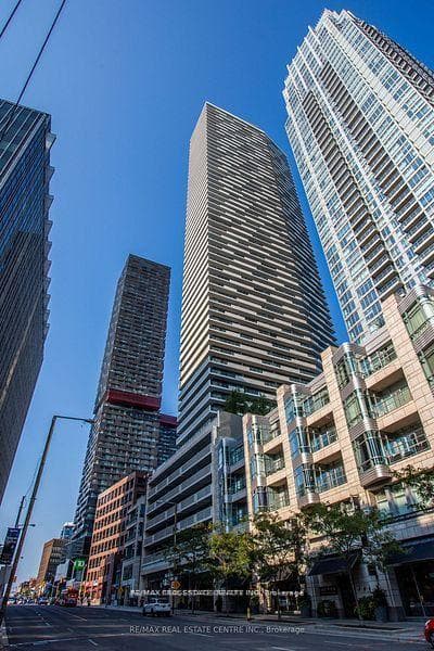 2221 Yonge Street Unit 3004, Leaside / Davisville, ON M4S 0B8 - Photo 1