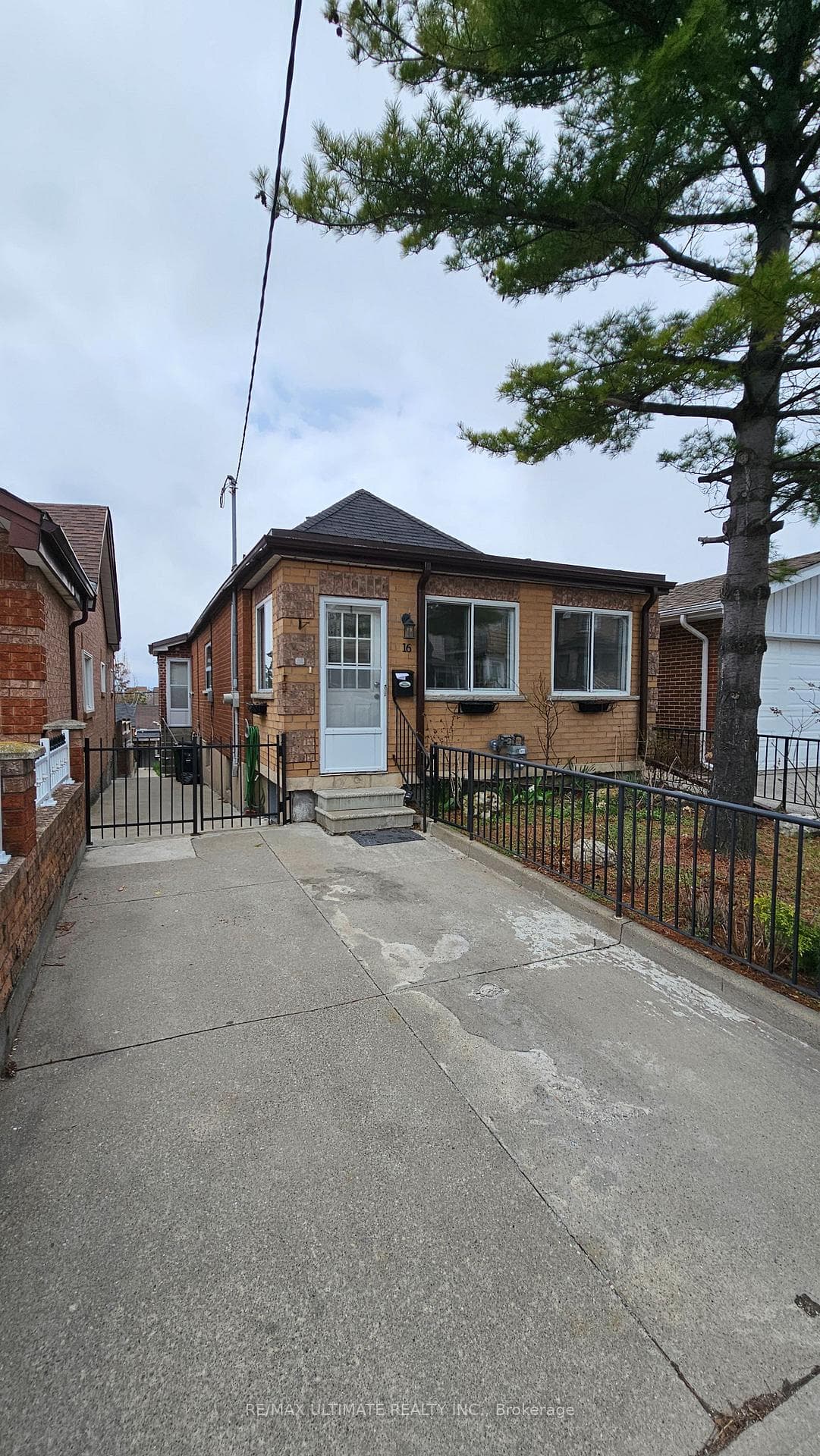 16 Failsworth Avenue, Keelesdale / Eglinton West, ON M6M 3J2 - Photo 1