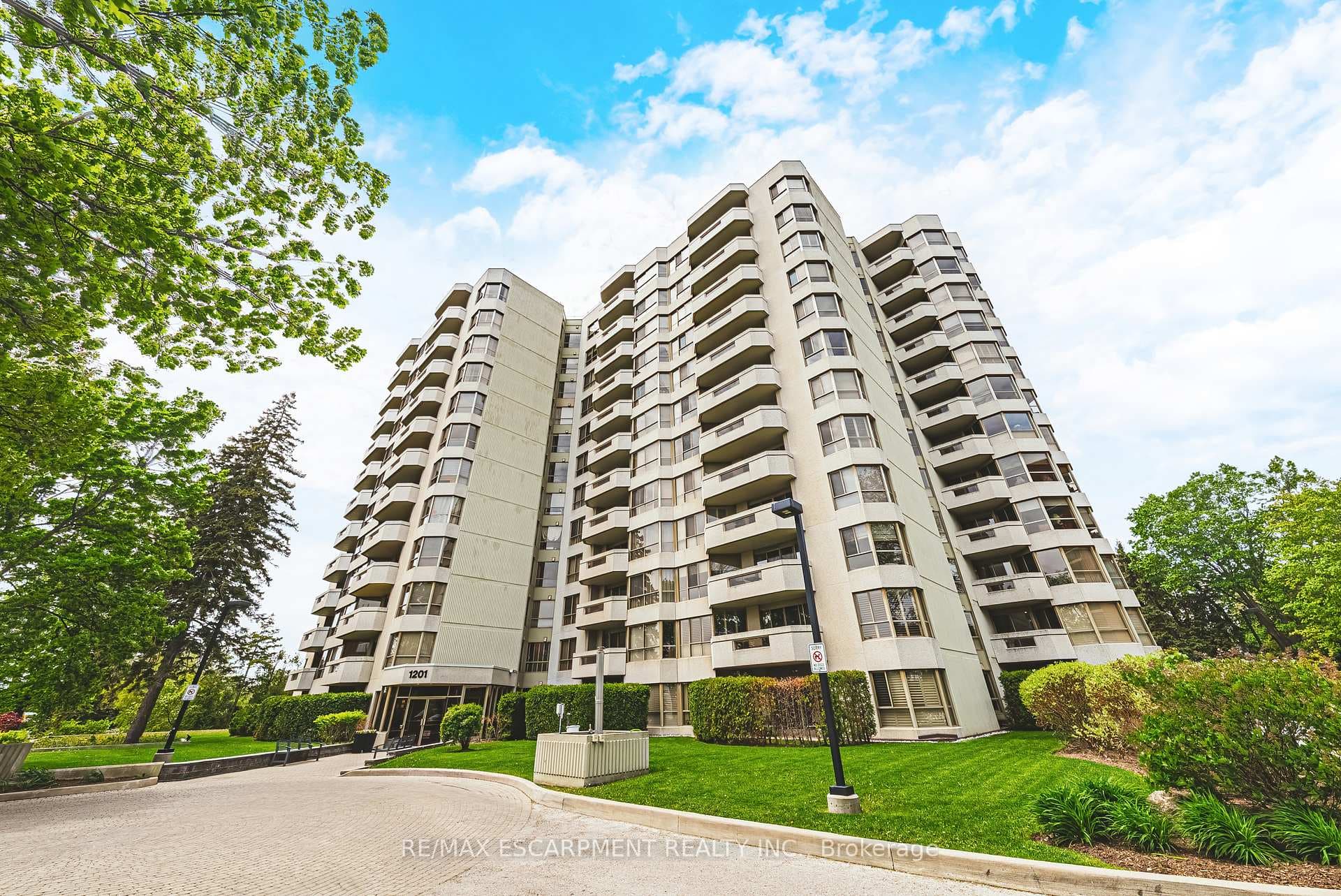 1201 North Shore Boulevard Unit 101, Burlington, ON L7S 1Z5 - Photo 1