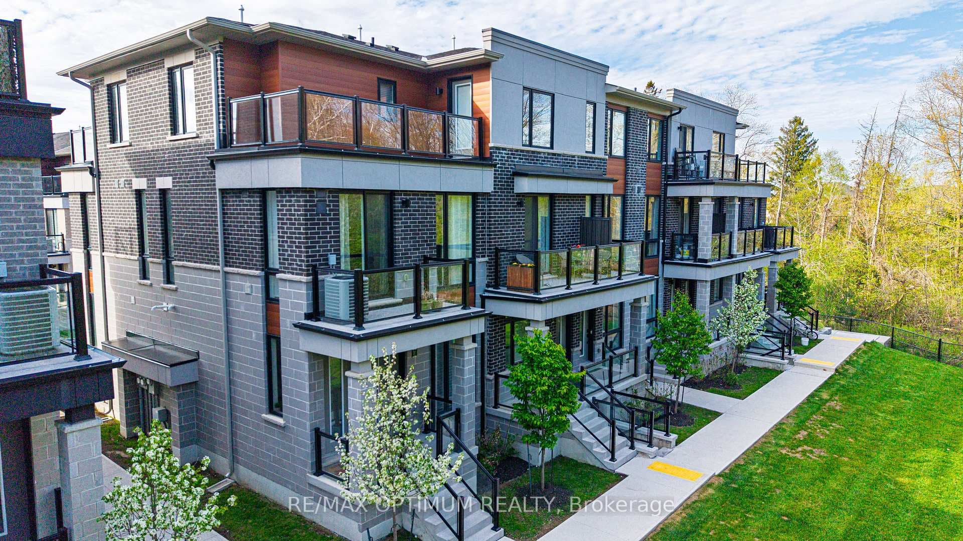 50 Knotsberry Circle Unit 32, Brampton