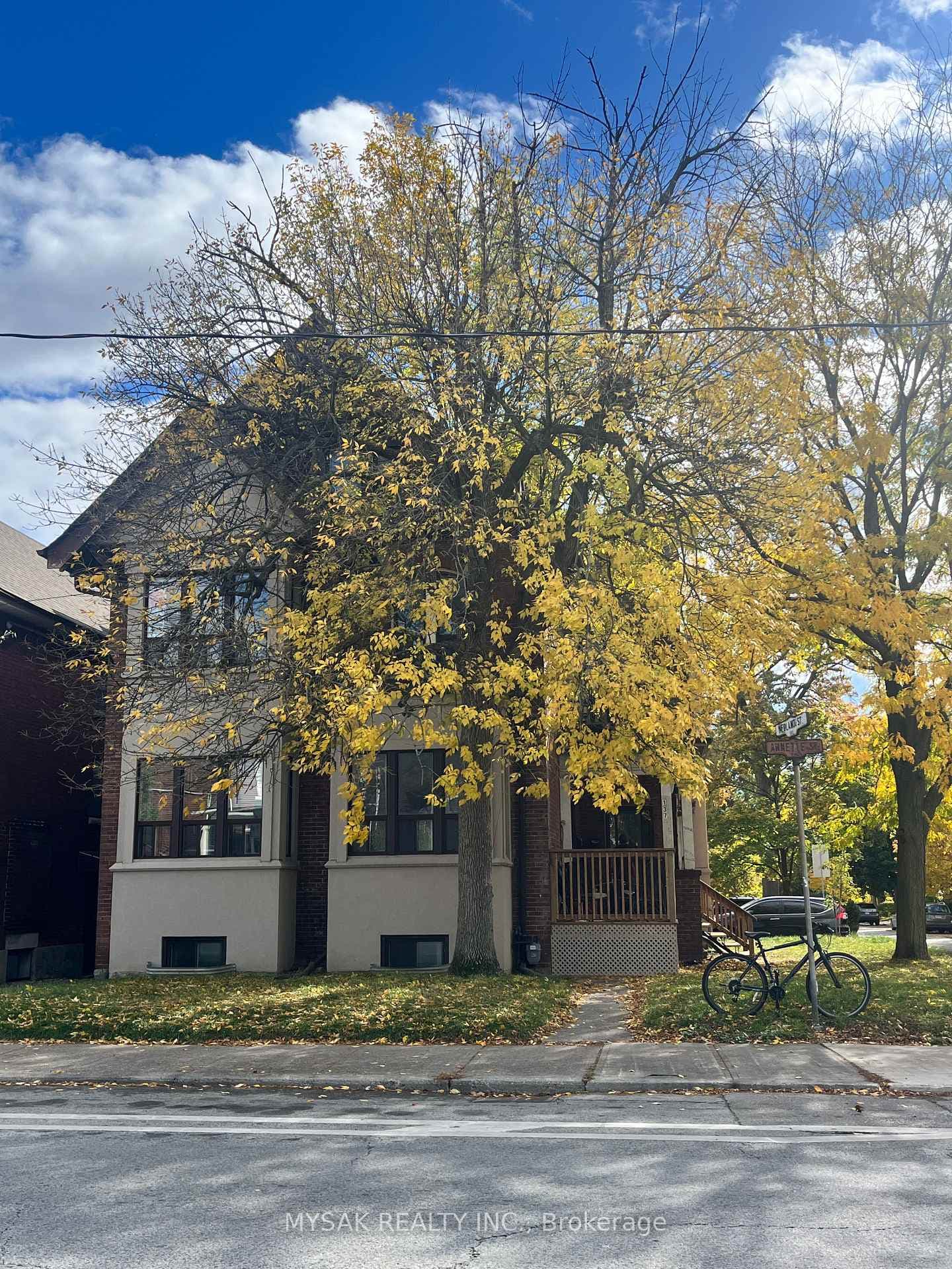 137 Annette Street, Bloor West Village / Swansea, ON M6P 1N9 - Photo 1