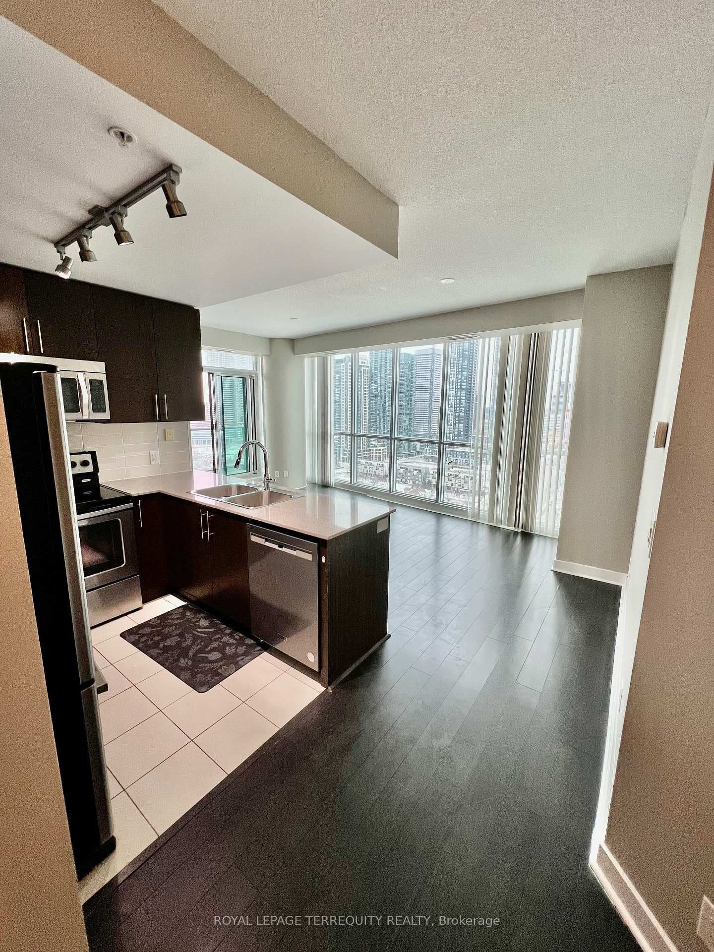 3985 Grand Park Drive Unit 2011, Mississauga, ON L5B 0H8 - Photo 1