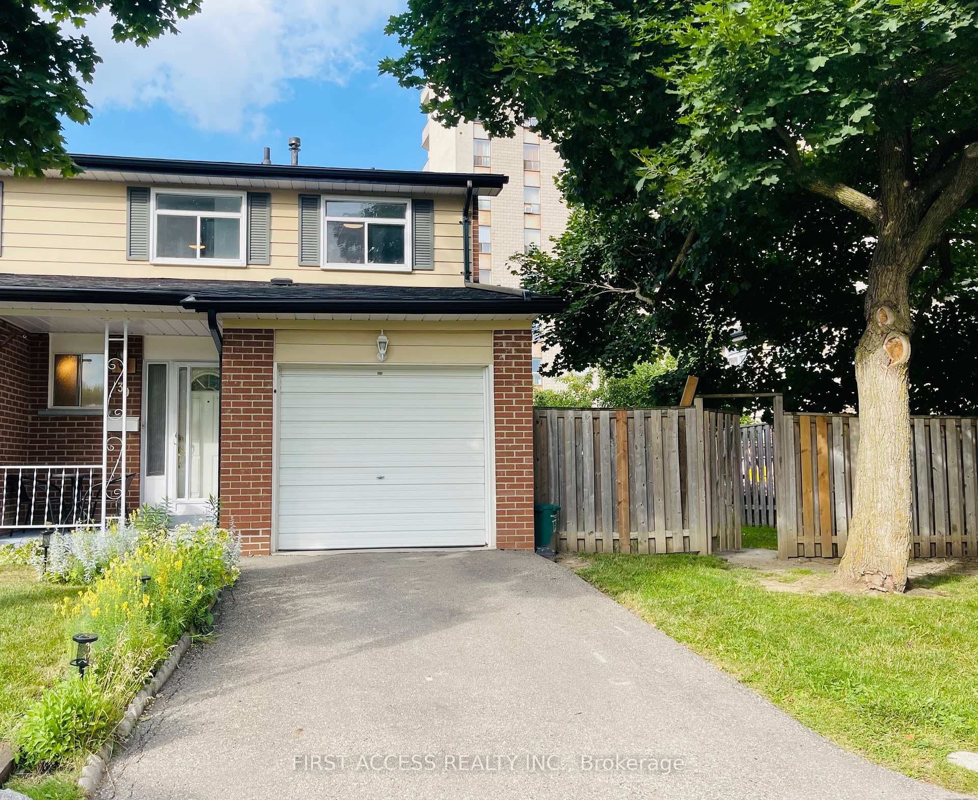 39 Vodden Court, Brampton, ON L6V 2V7 - Photo 1