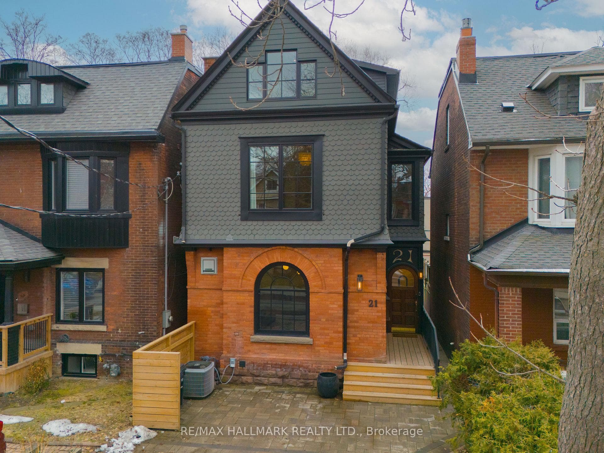 21 Simpson Avenue, Riverdale / Leslieville, ON M4K 1A1 - Photo 1