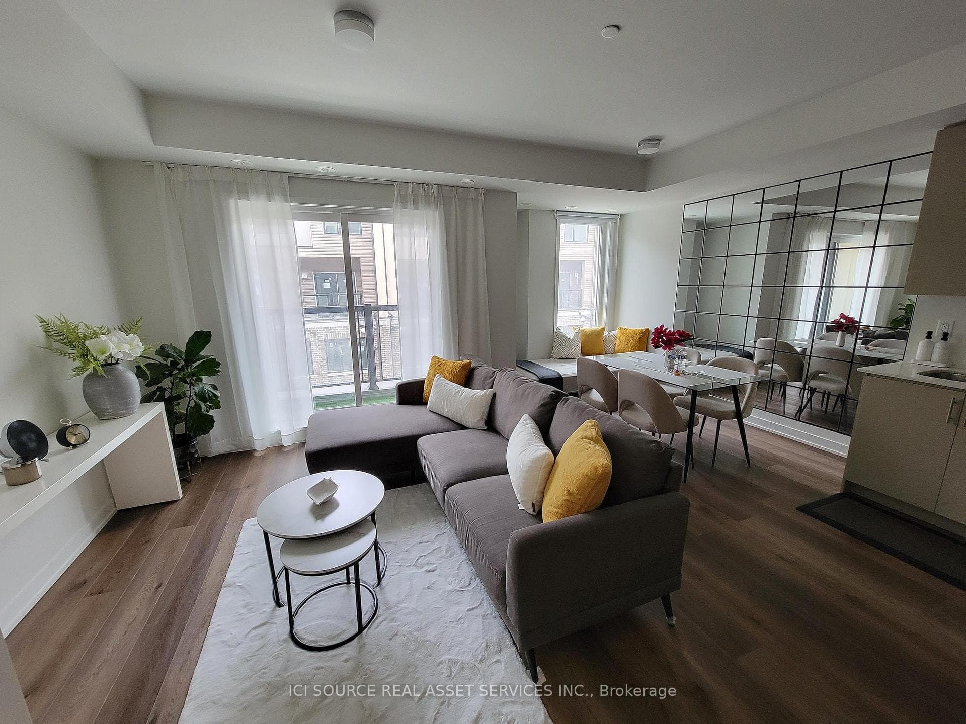 3556 Colonial Drive Unit 8, Mississauga, ON L5L 5T3 - Photo 1