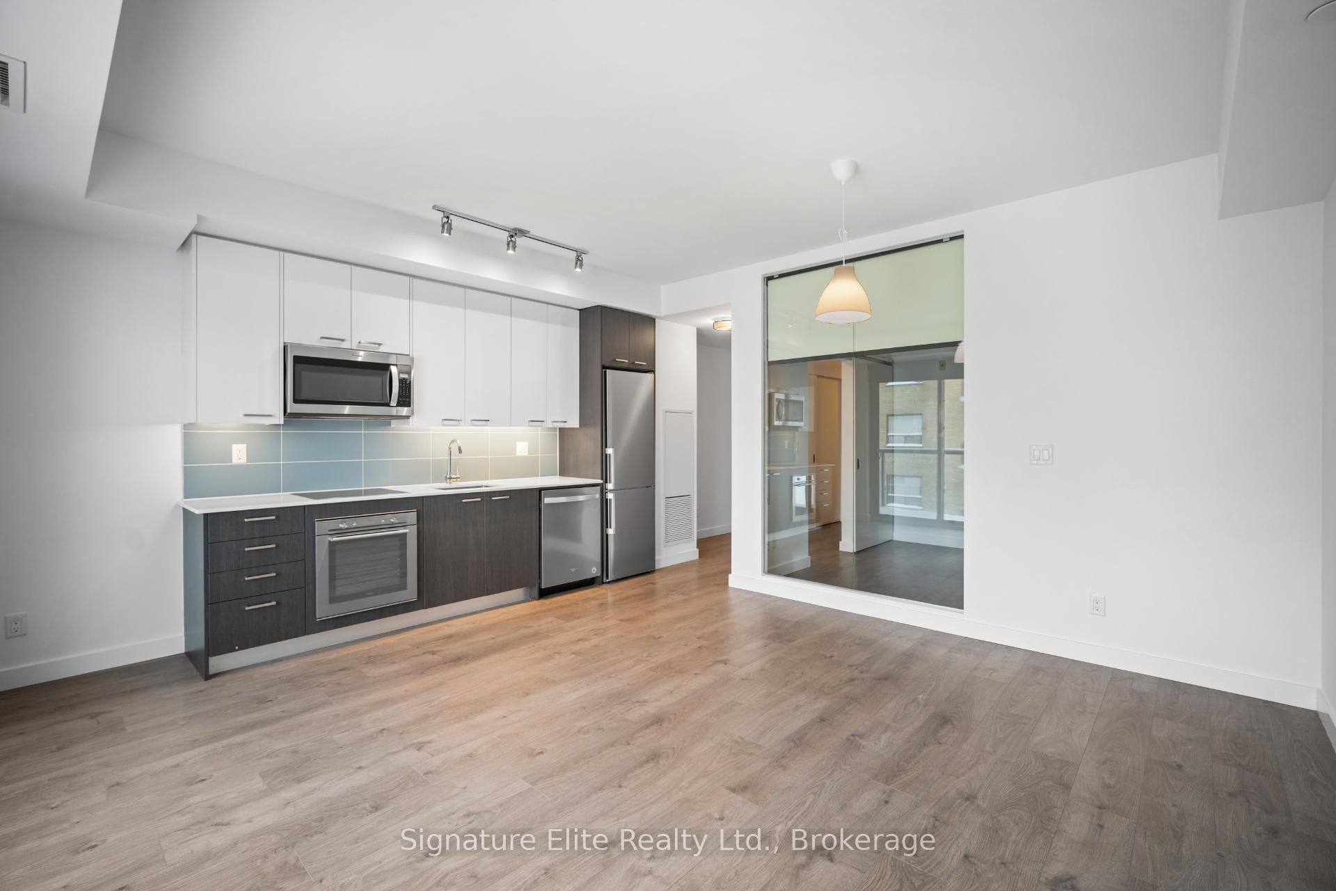 109 Vaughan Road Unit 501, Forest Hill / Deer Park, ON M6C 0B1 - Photo 1