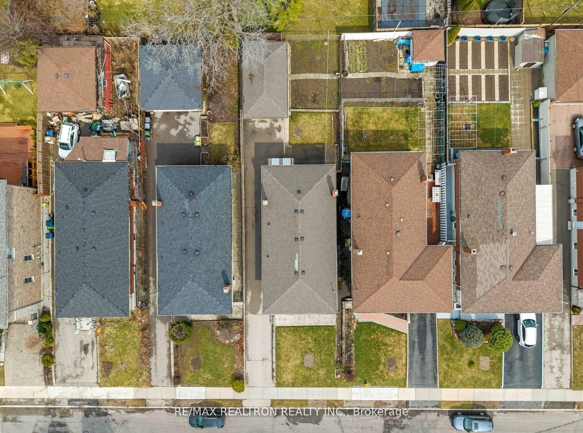 1144 Glengrove Avenue, York / Weston, ON M6B 2K4 - Photo 1