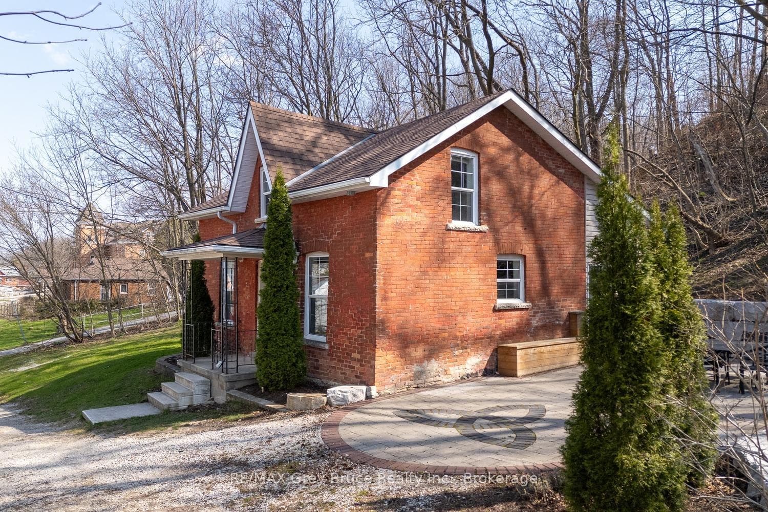 735 5th Avenue, Owen Sound, ON N4K 2R7 - Photo 1