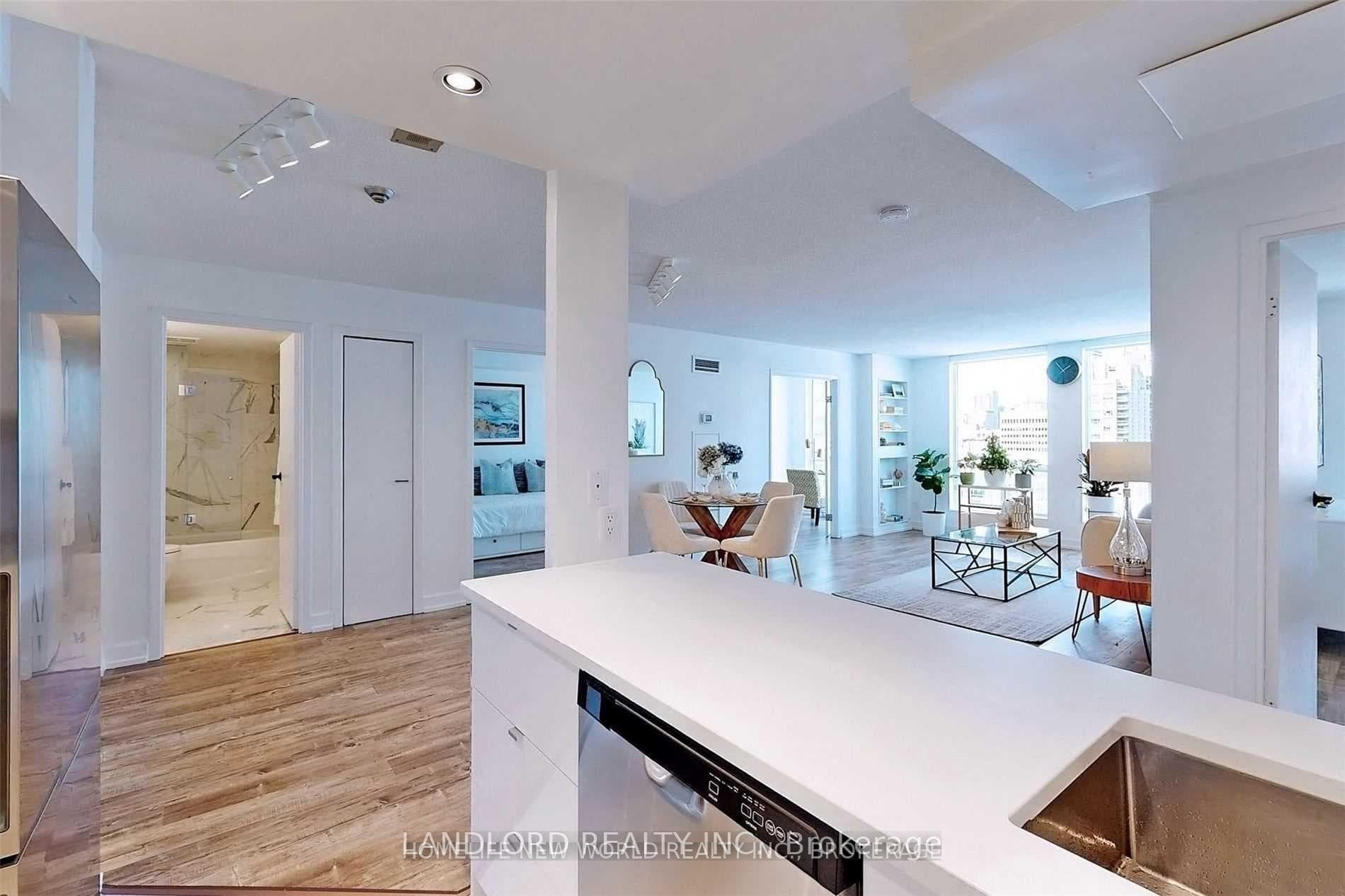 25 Grenville Street Unit 2208, Downtown Toronto / Waterfront, ON M4Y 2X5 - Photo 1