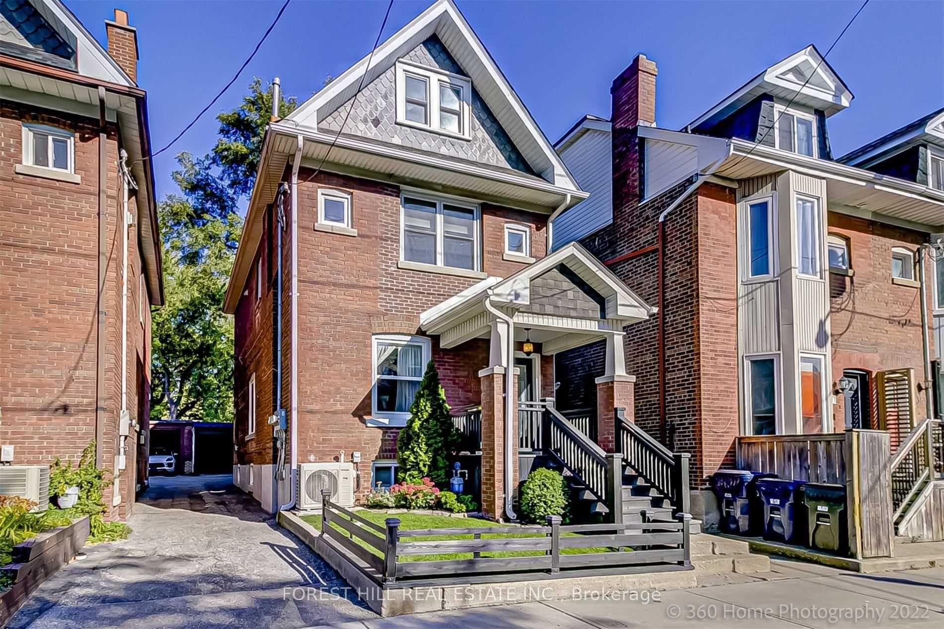 373 Woodbine Avenue, Toronto E02