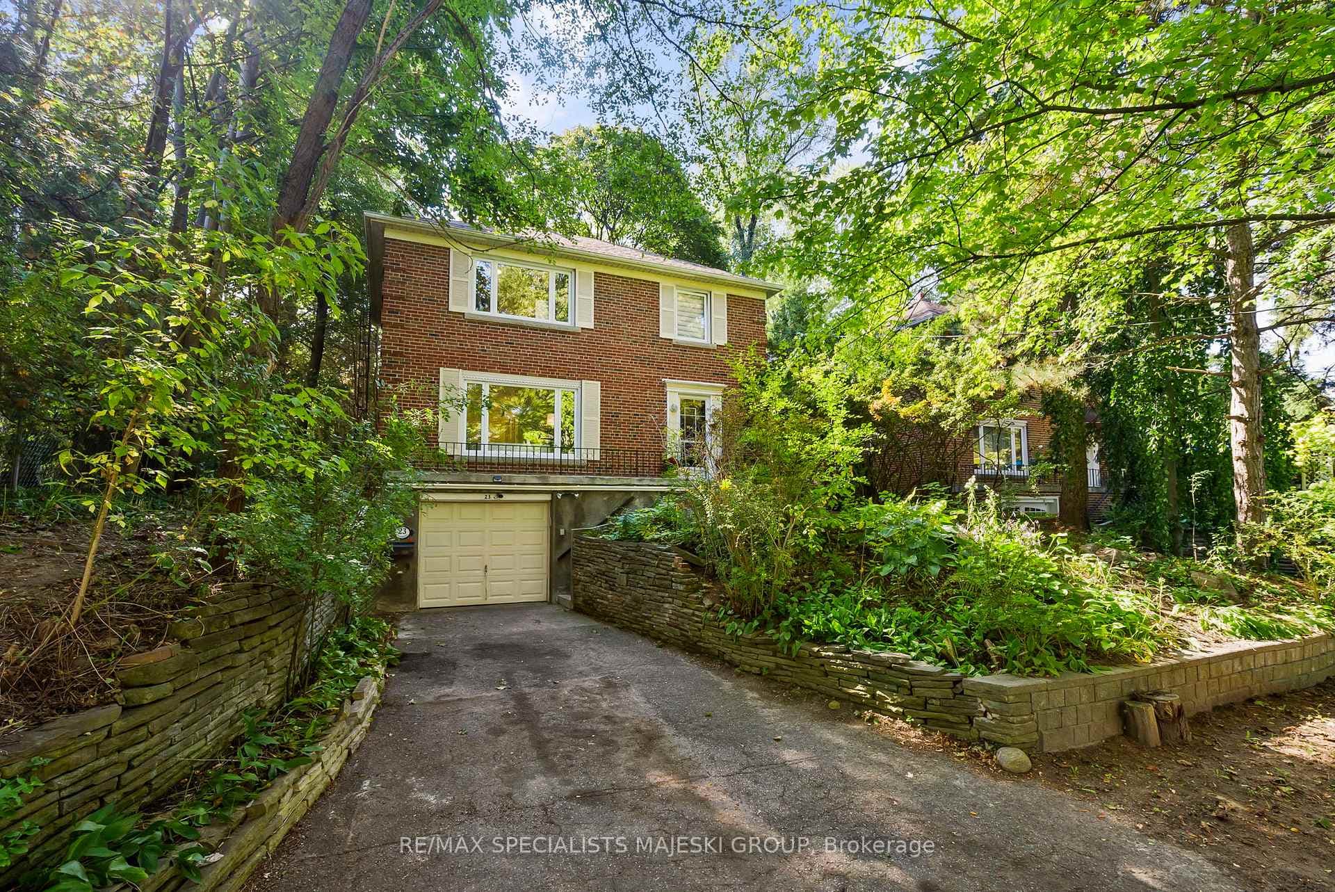 23 Stonegate Road, Corso Italia / Dufferin Grove, ON M8Y 1V7 - Photo 1