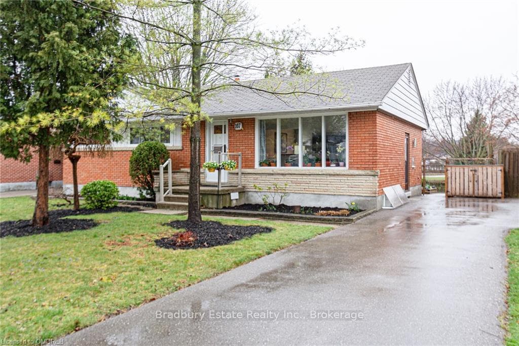 107 CLARK Avenue, Kitchener, ON N2C 1Y1 - Photo 1