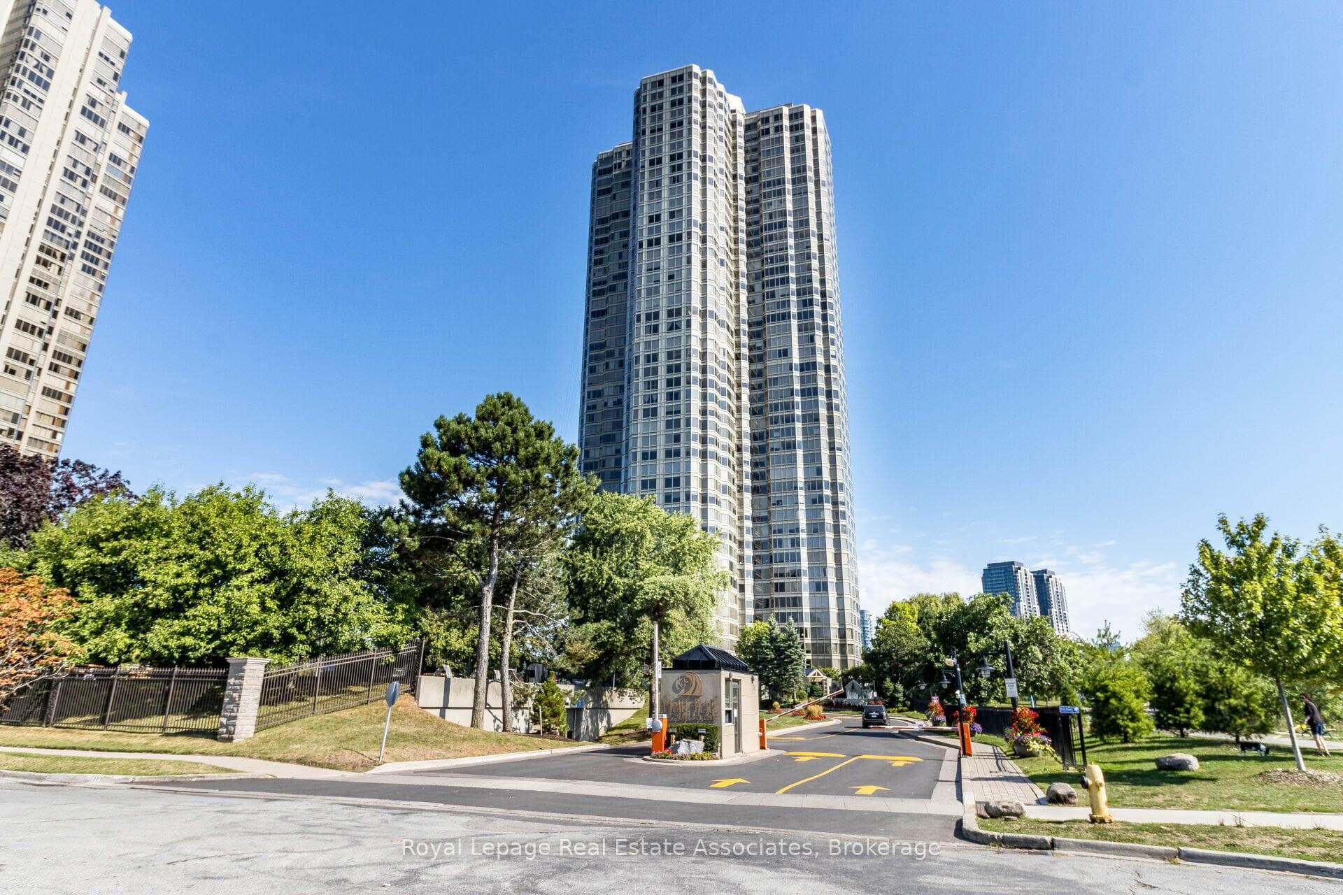 1 Palace Pier Court Unit 2407, Liberty Village / Parkdale / South Parkdale, ON M8V 3W9 - Photo 1