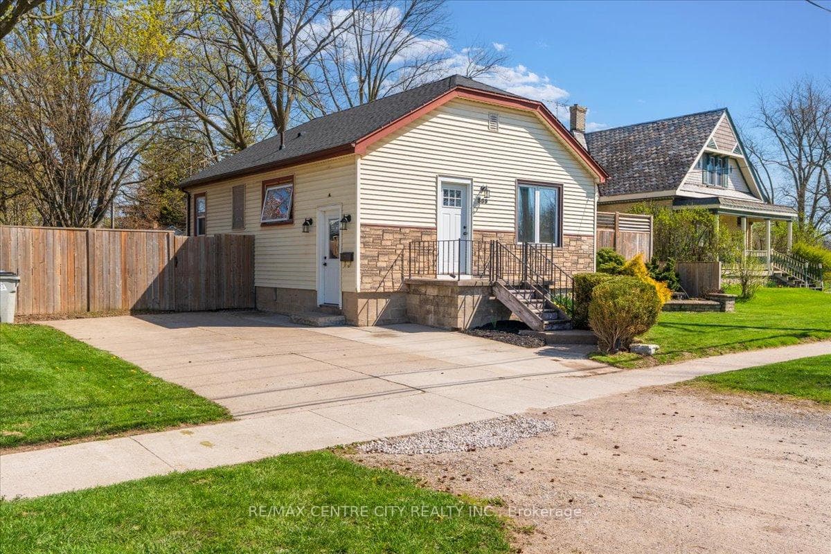 359 Albert Street, Strathroy-Caradoc, ON N7G 1W4 - Photo 1