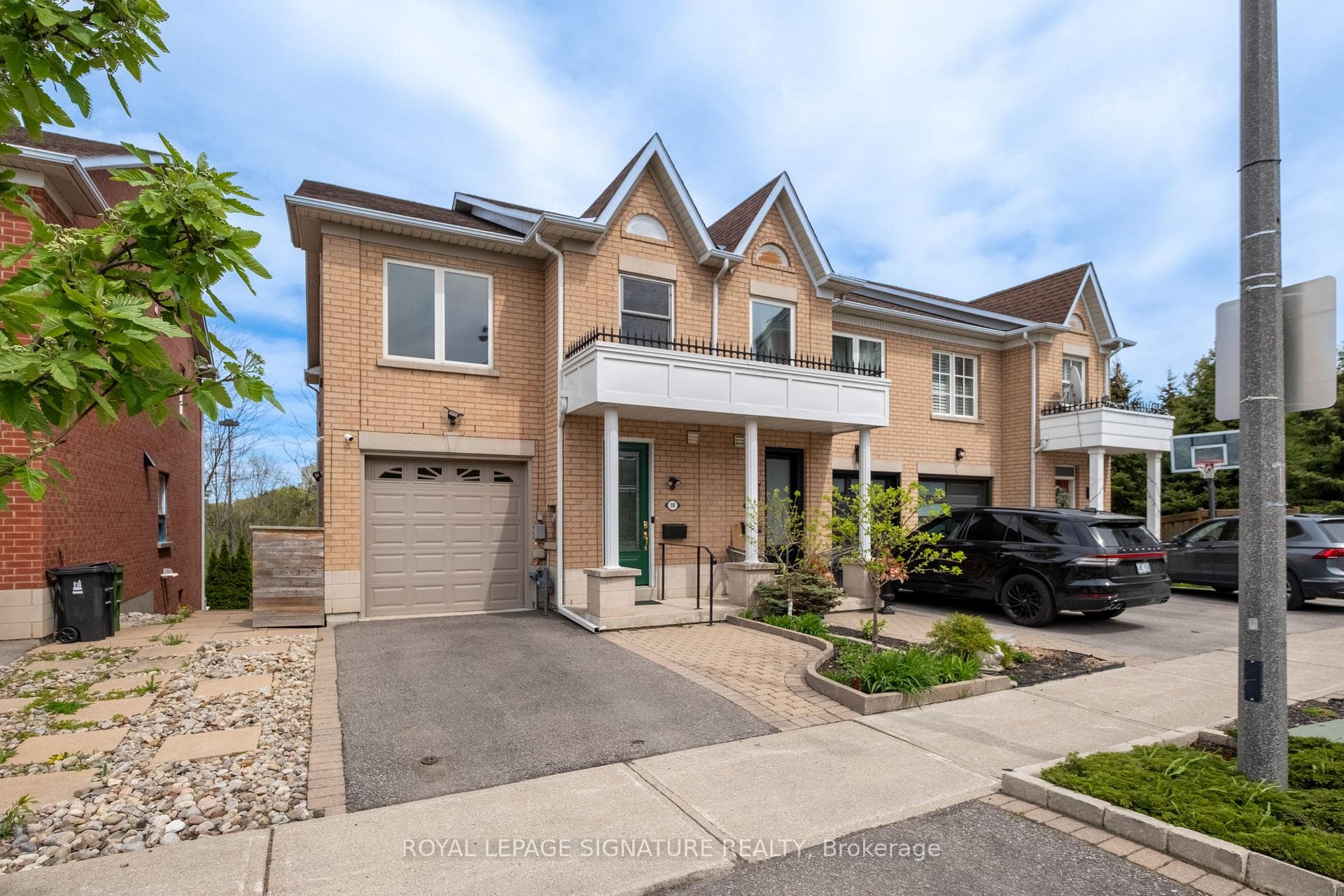 98 Dallimore Circle, Don Mills / Parkwoods / Victoria Village, ON M3C 4C5 - Photo 1