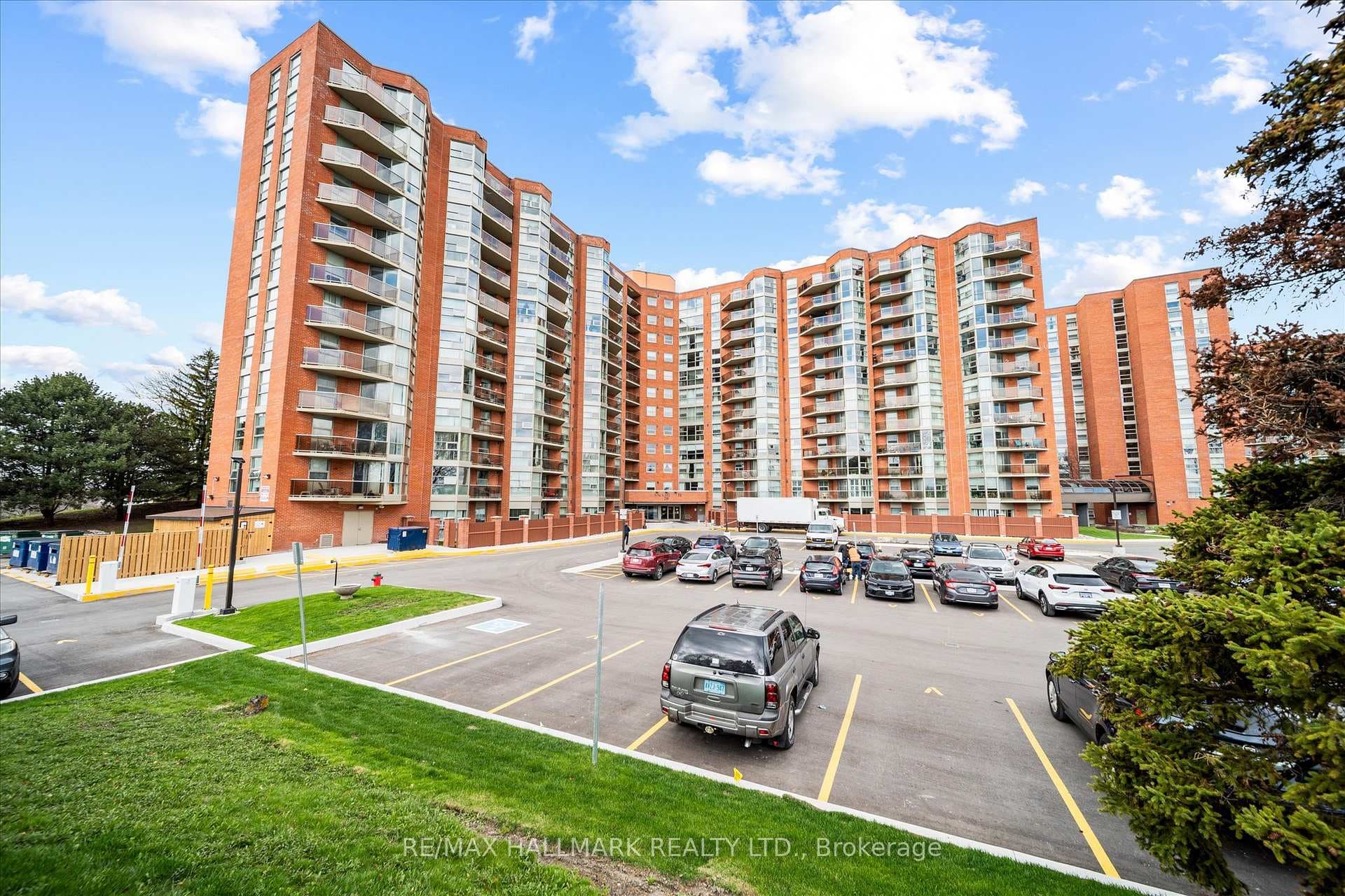 20 Dean Park Rd Unit 902