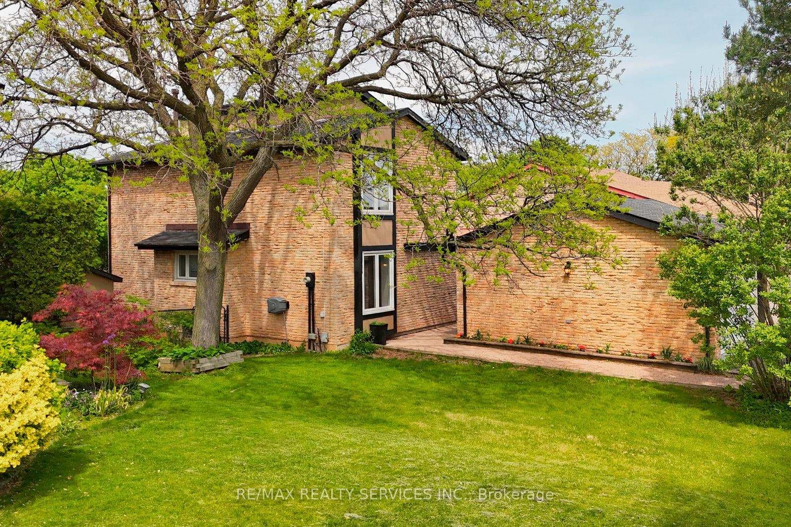 2545 Folkway Drive, Mississauga, ON L5L 2J9 - Photo 1