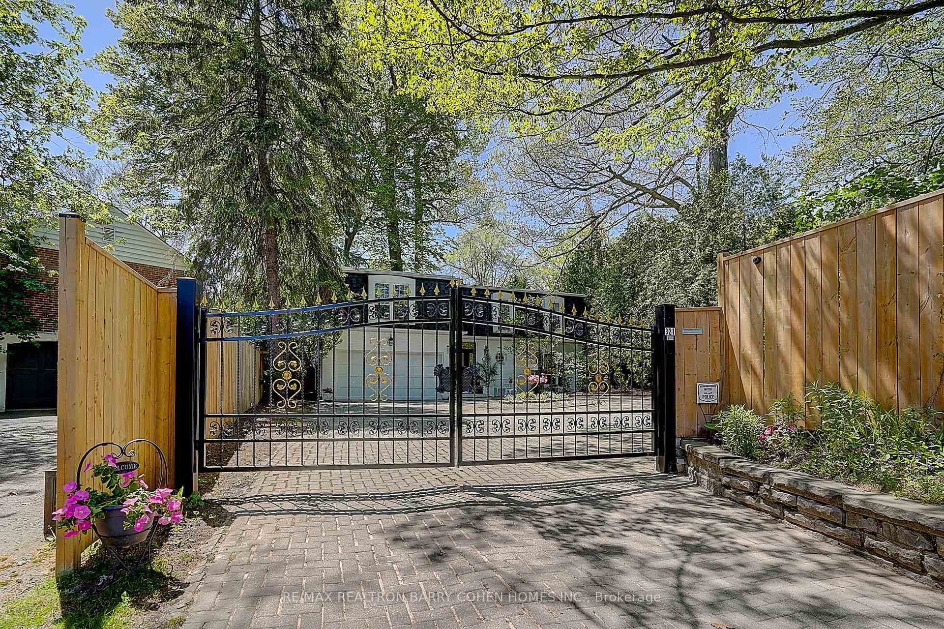 321 Lawrence Avenue, Toronto C12