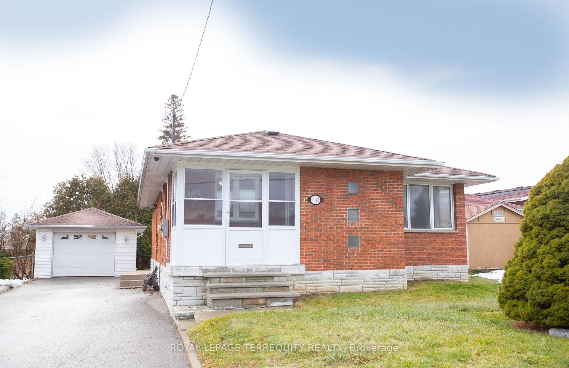 383 Rossland Road, Oshawa, ON L1J 3G7 - Photo 1