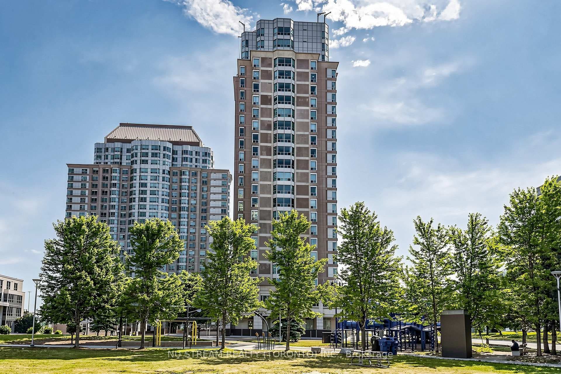 1 Lee Centre Drive Unit 1002, Scarborough (West Hill / Highland Creek)