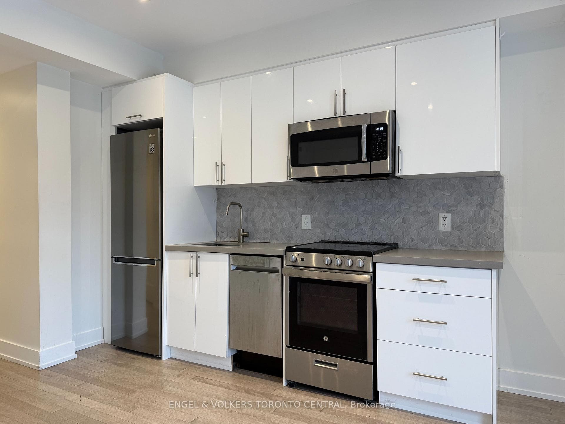 1555 Bloor Street Unit 4, High Park / Junction / Roncesvalles, ON M6P 1A5 - Photo 1