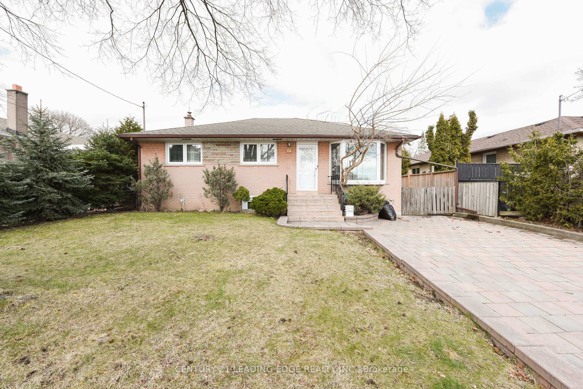 34 Paragon Road, Etobicoke (Kingsview Village / Humber Heights), ON M9R 1J8 - Photo 1