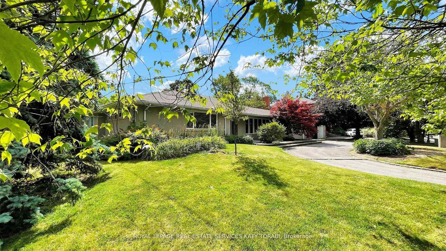 39 Harrison Road, Bridle Path / York Mills / Hoggs Hollow, ON M2L 1V6 - Photo 1