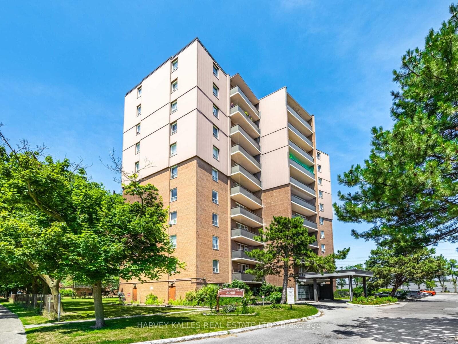 3065 Queen Frederica Drive Unit 505, Mississauga, ON L4Y 3A3 - Photo 1