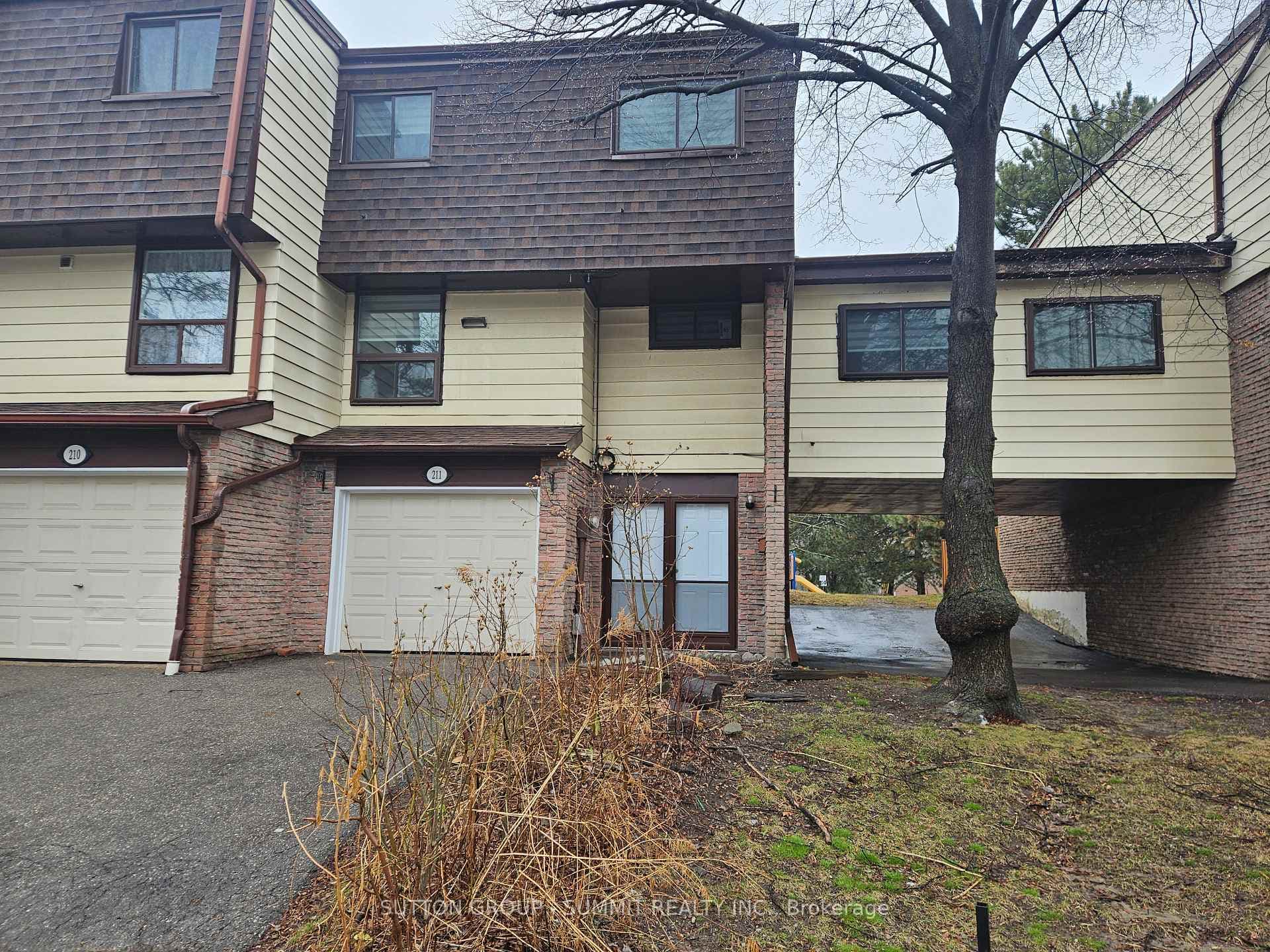 180 Mississauga Valley Boulevard Unit 211, Mississauga, ON L5A 3M2 - Photo 1