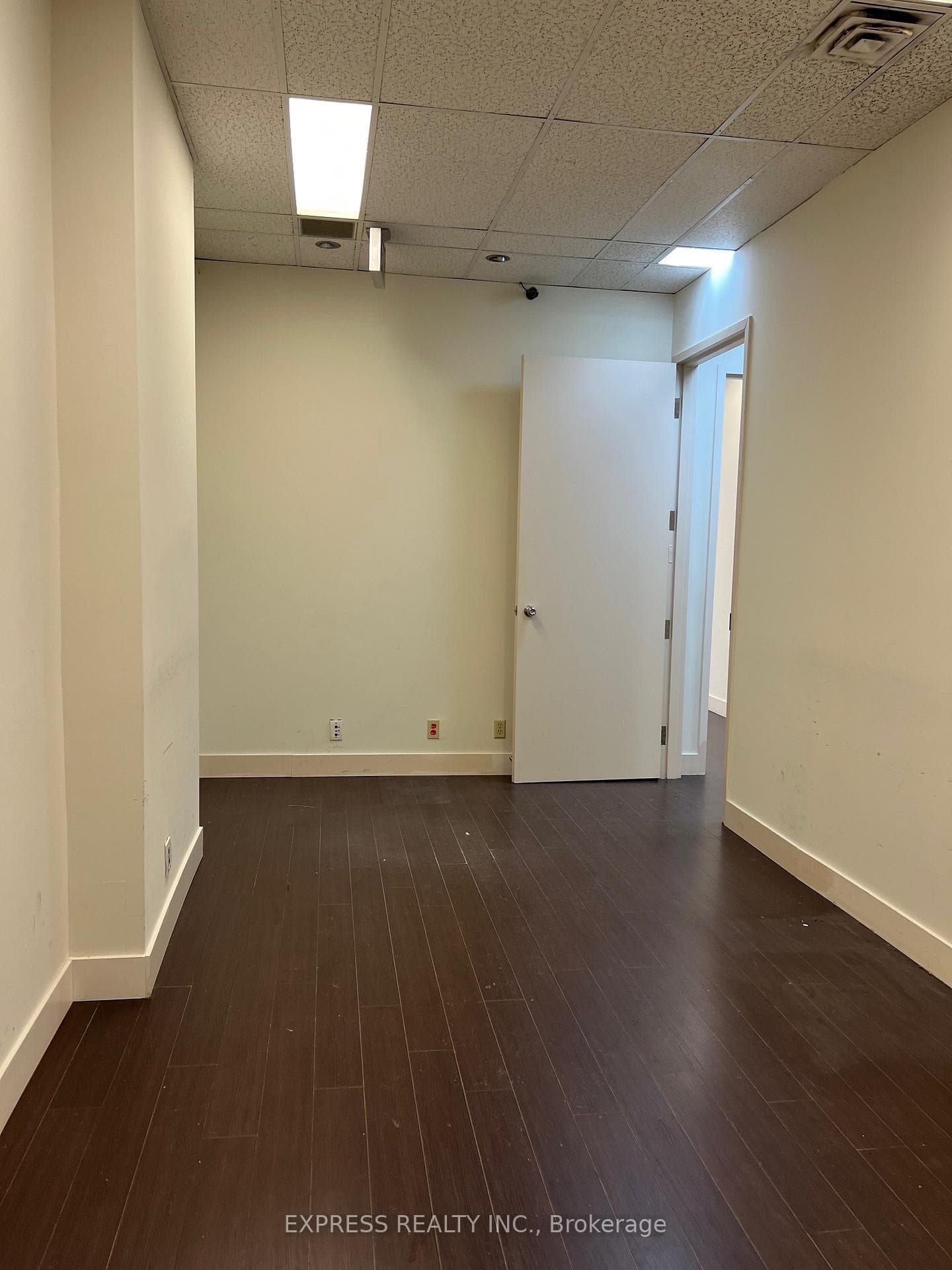 121 Willowdale Avenue Unit 101, Willowdale / Newtonbrook, ON M2N 6A3 - Photo 1