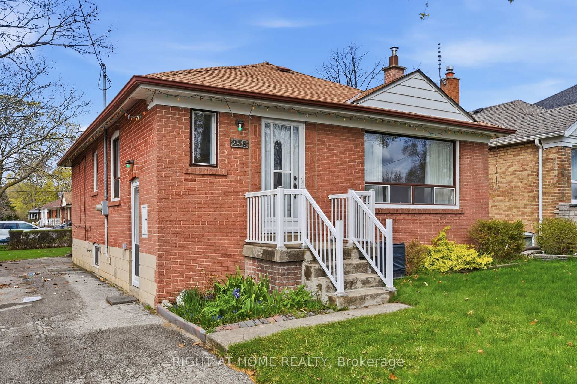 258 Beta Street, Liberty Village / Parkdale / South Parkdale, ON M8W 4J1 - Photo 1