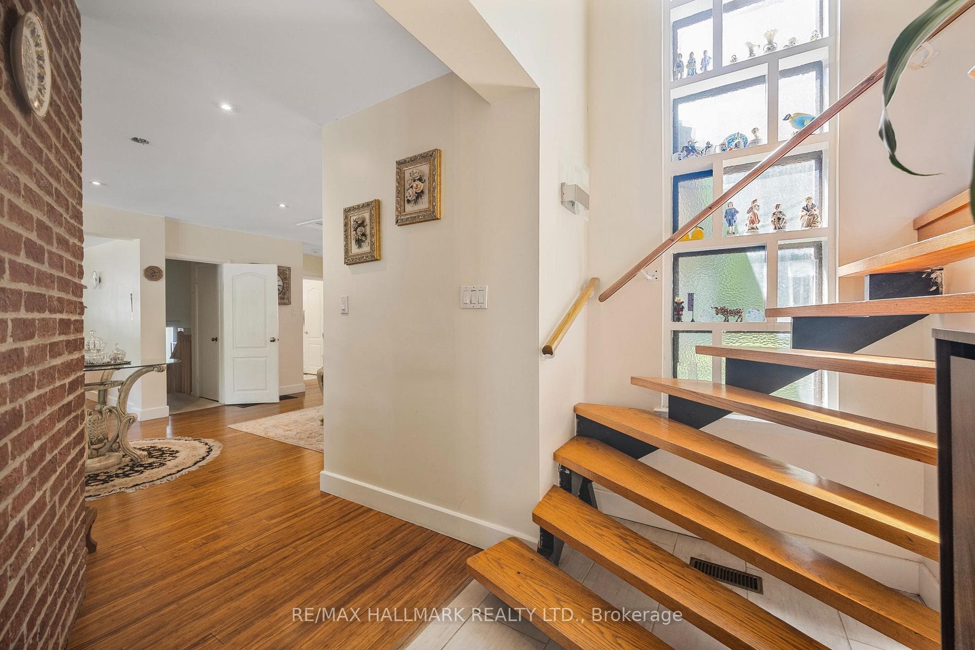 19 Talwood Drive, Don Mills / Parkwoods / Victoria Village, ON M3B 2P4 - Photo 1